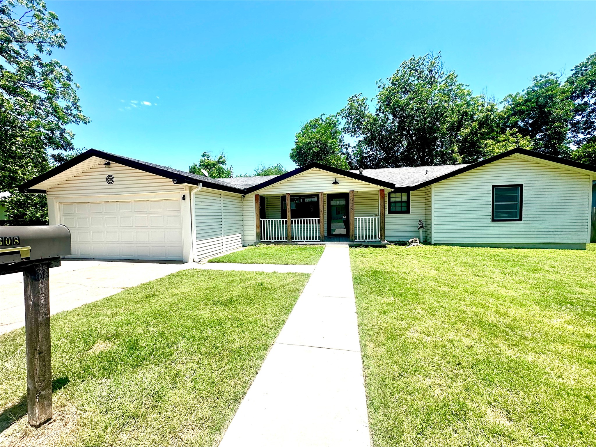 308 Sunset Drive Comanche TX 76442