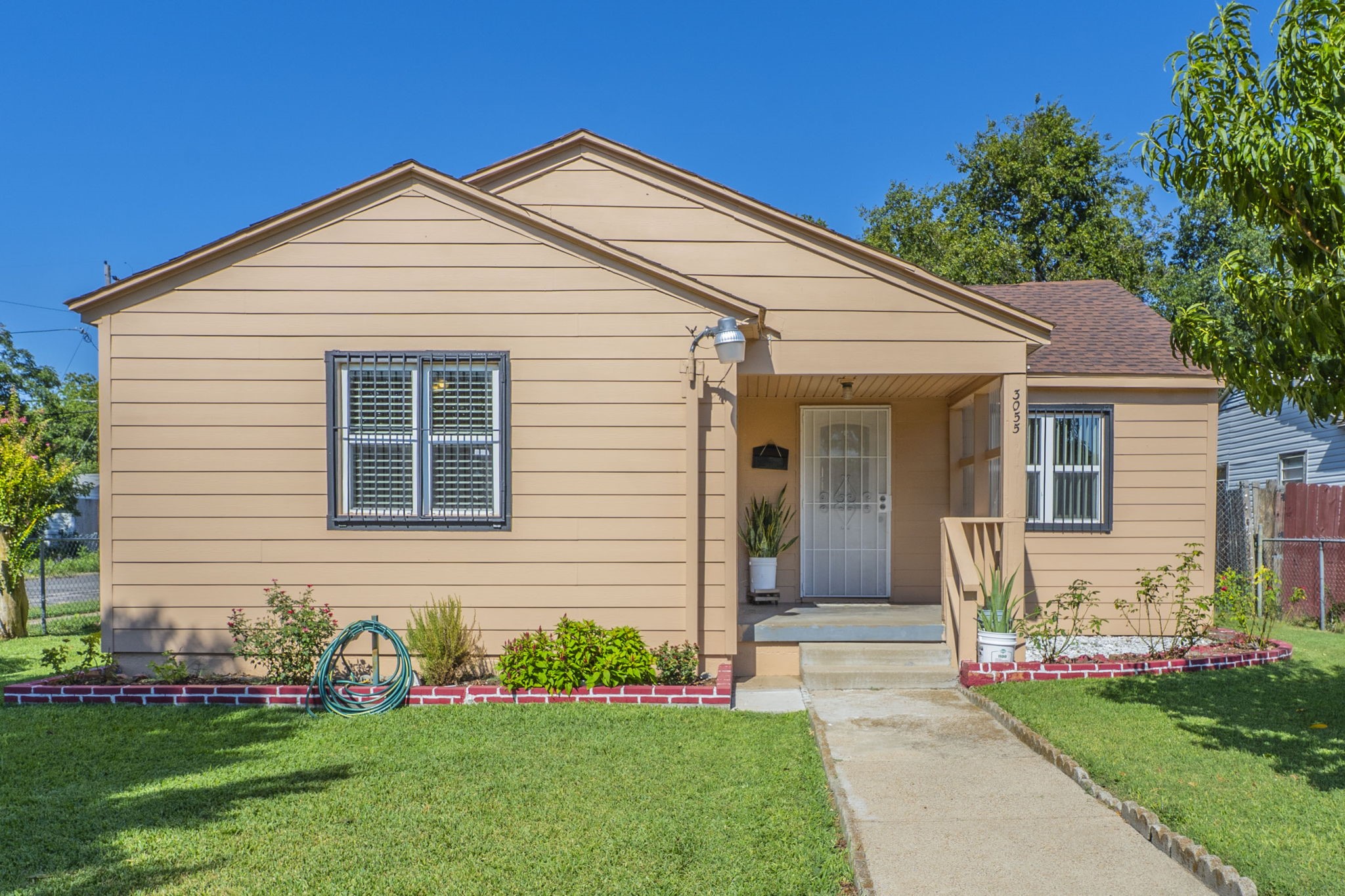 3055 Frio Drive Dallas TX 75216