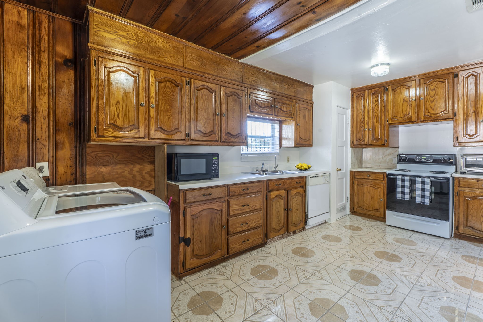 3055 Frio Drive Dallas TX 75216