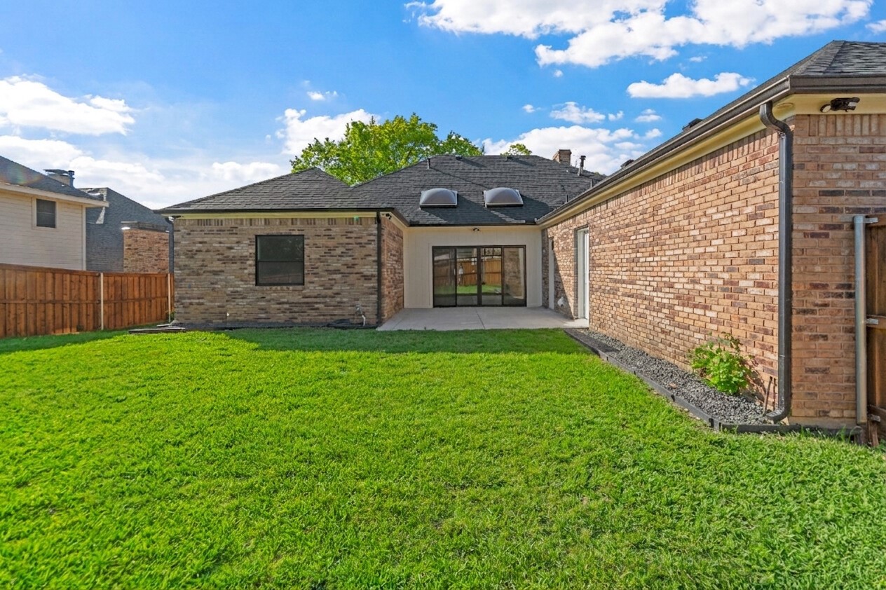 1213 Sycamore Drive Carrollton TX 75007