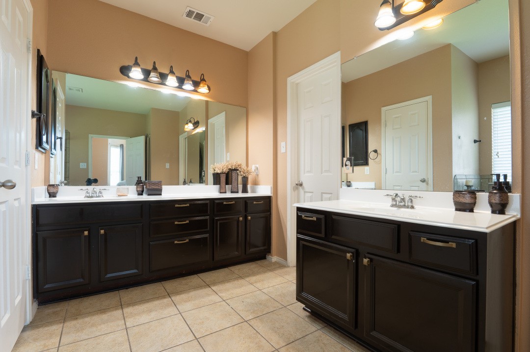 2248 Condor Street Grand Prairie TX 75052