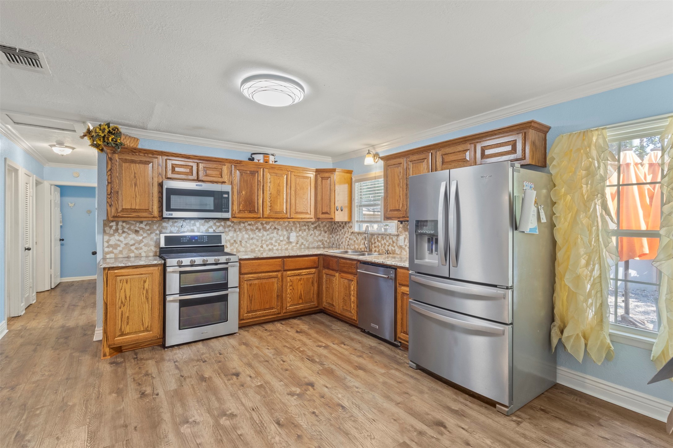 102 NE Murphy Road Burleson TX 76028
