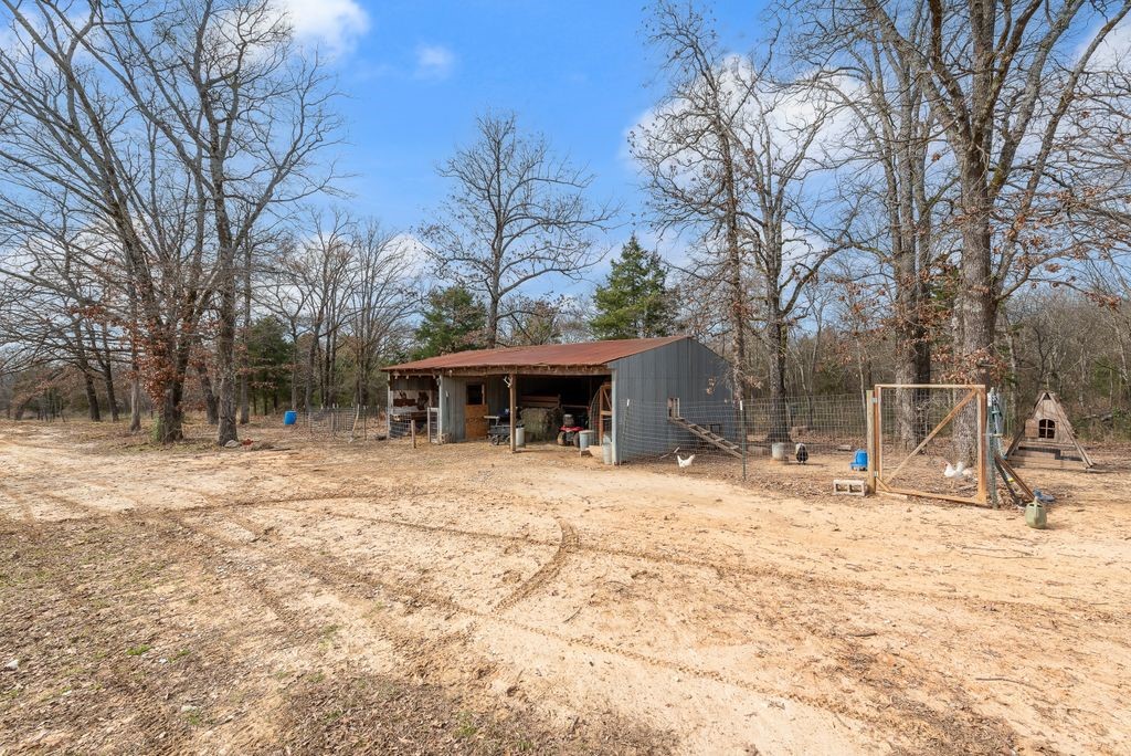 170 Rs County Road 3326 Emory TX 75440