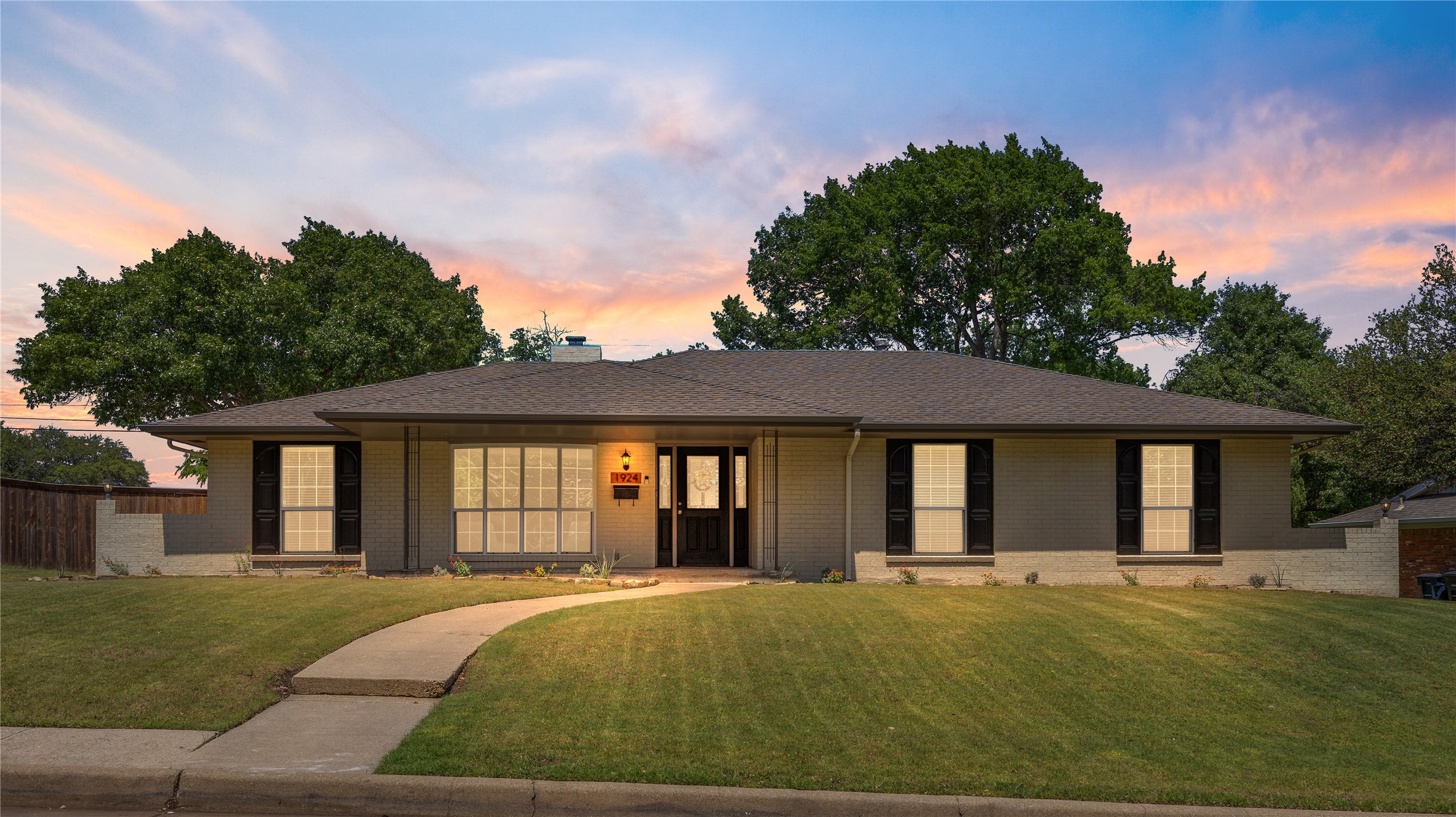 1924 Dakar Road E Fort Worth TX 76116