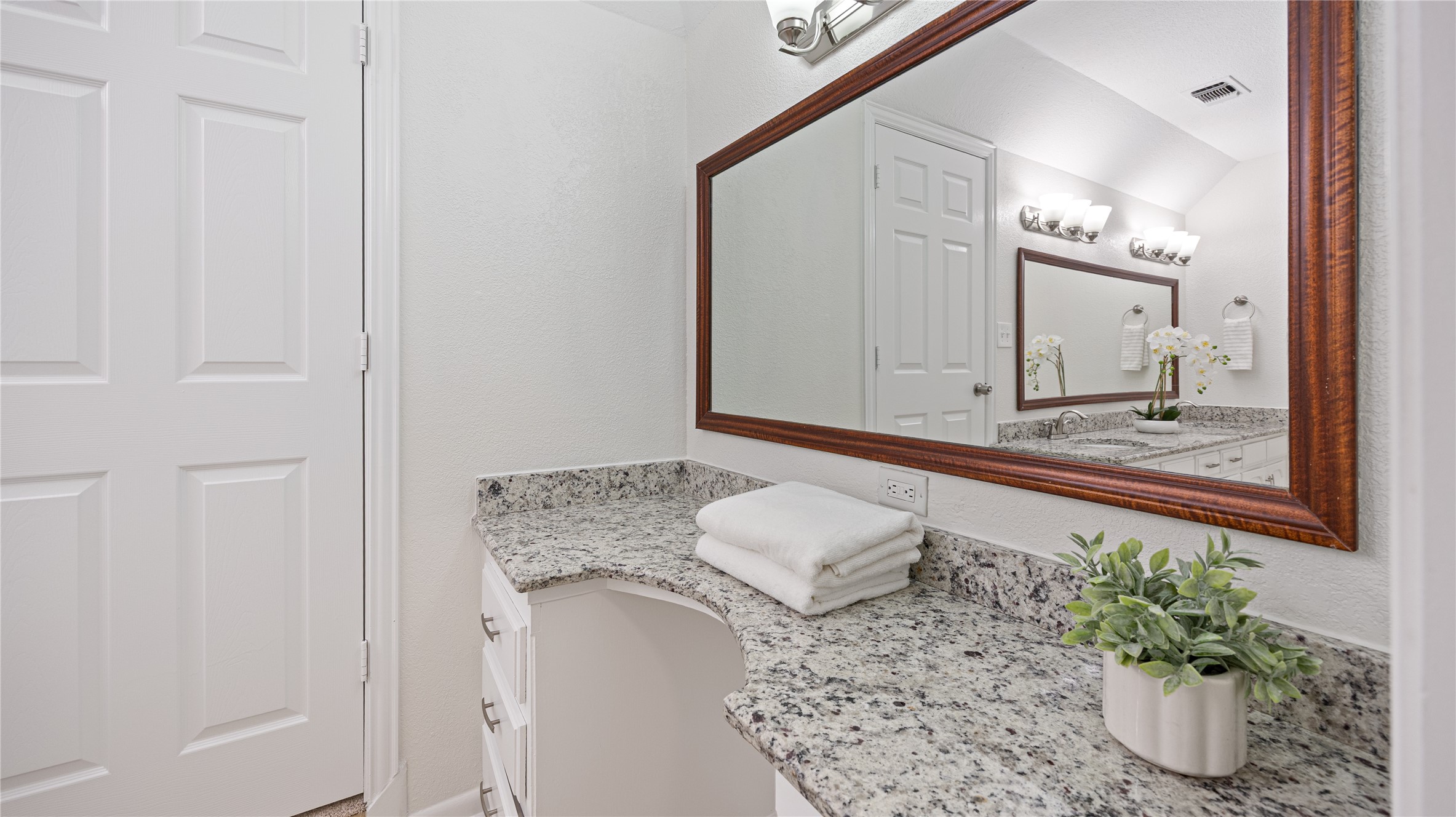1924 Dakar Road E Fort Worth TX 76116