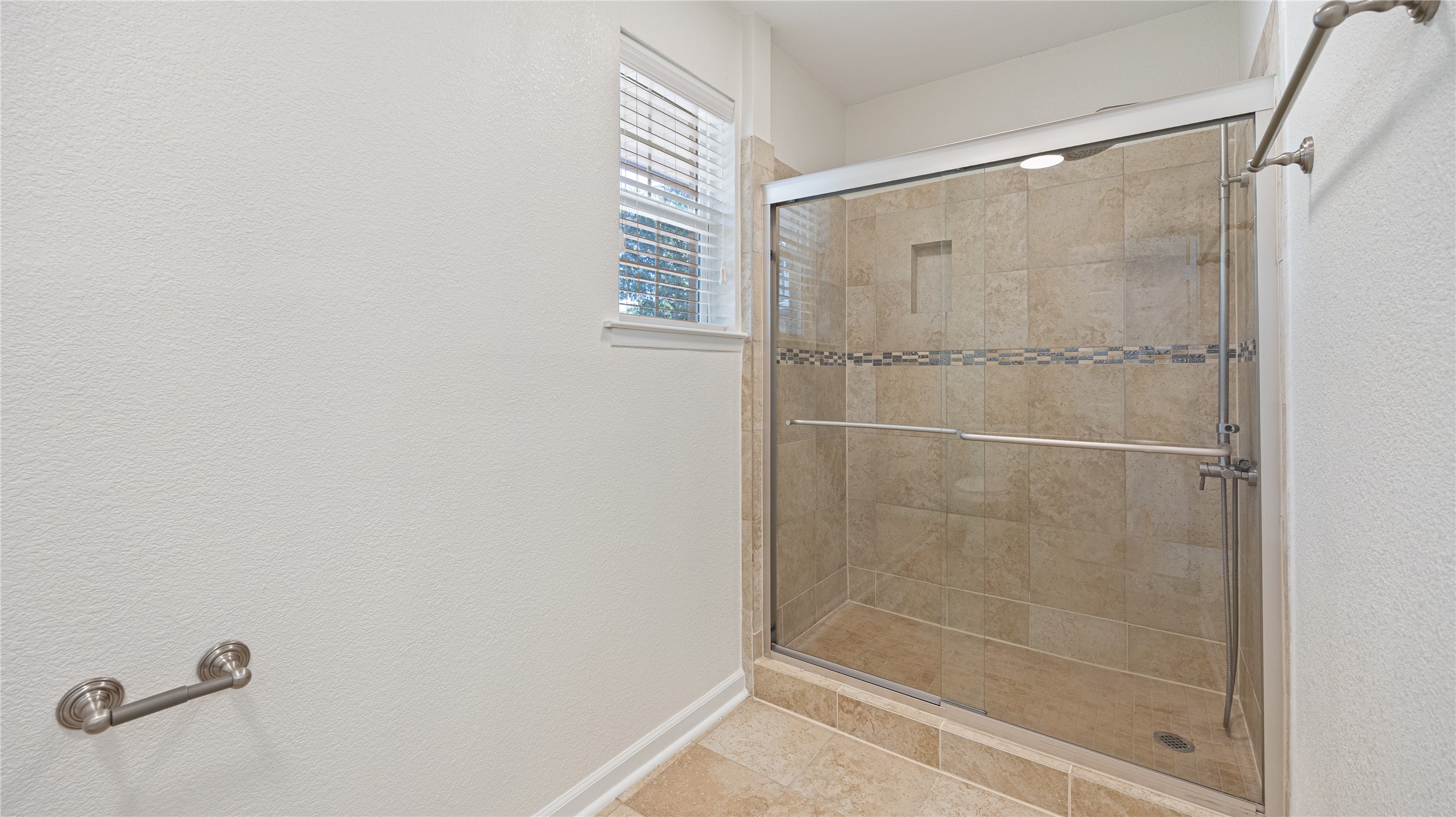 1924 Dakar Road E Fort Worth TX 76116