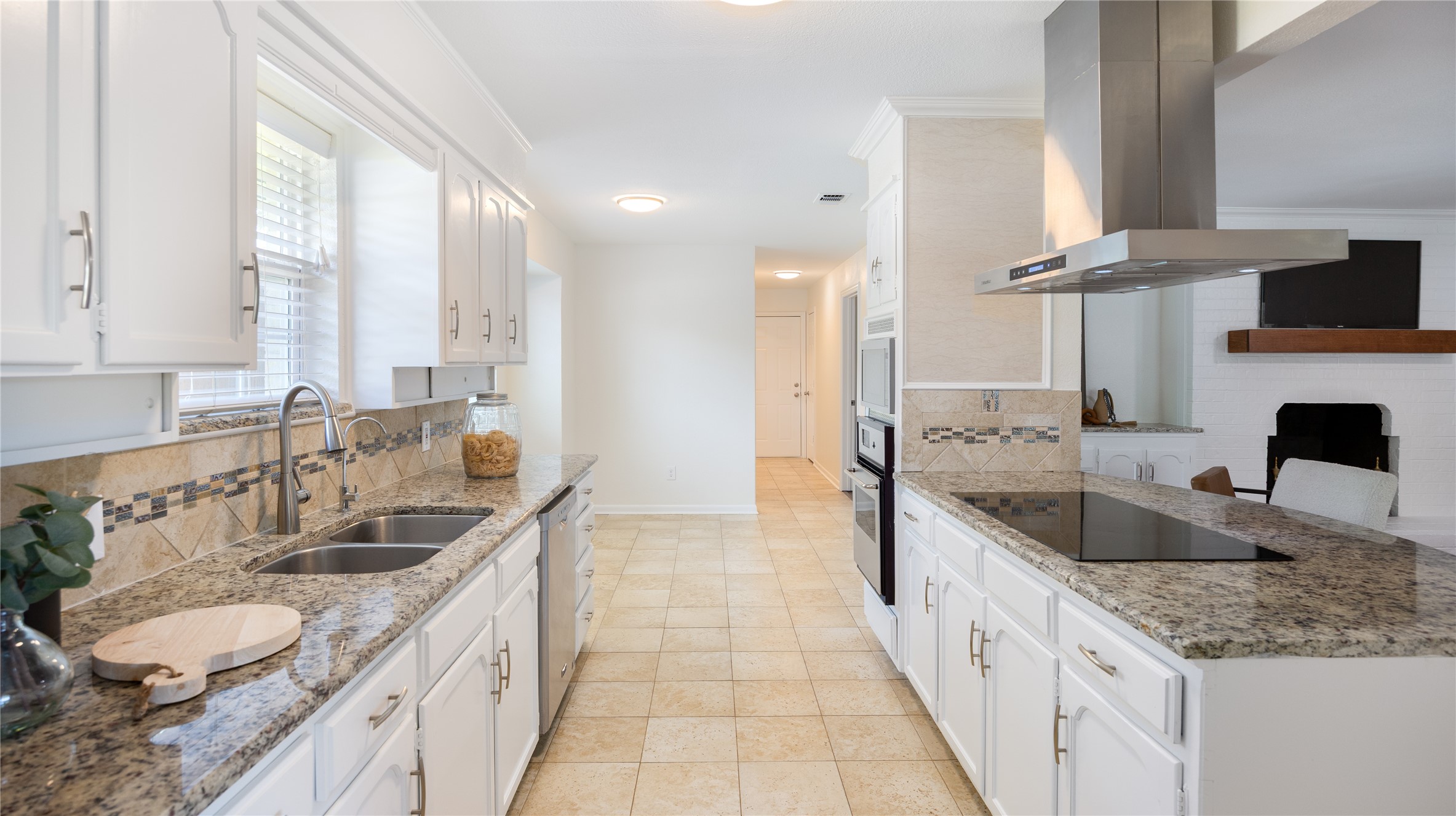1924 Dakar Road E Fort Worth TX 76116