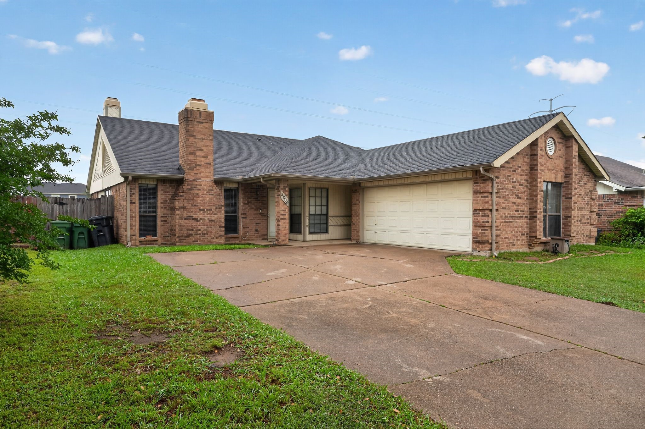 5209 Nocona Lane Arlington TX 76018