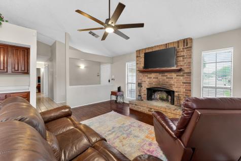 5209 Nocona Lane Arlington TX 76018