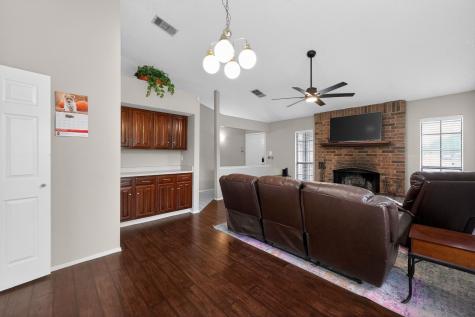5209 Nocona Lane Arlington TX 76018