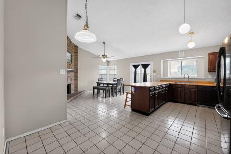 5209 Nocona Lane Arlington TX 76018