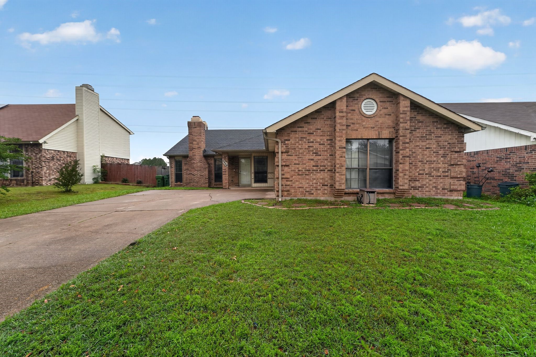 5209 Nocona Lane Arlington TX 76018