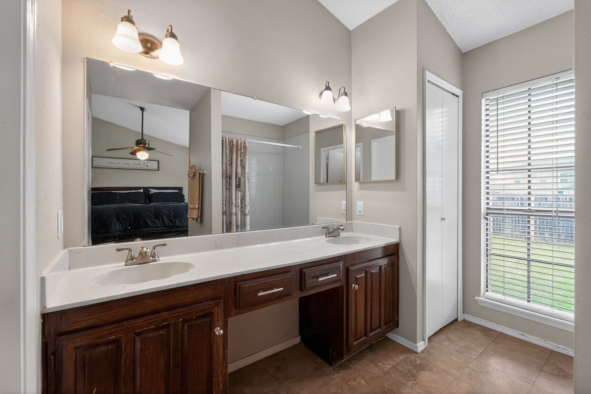 5209 Nocona Lane Arlington TX 76018