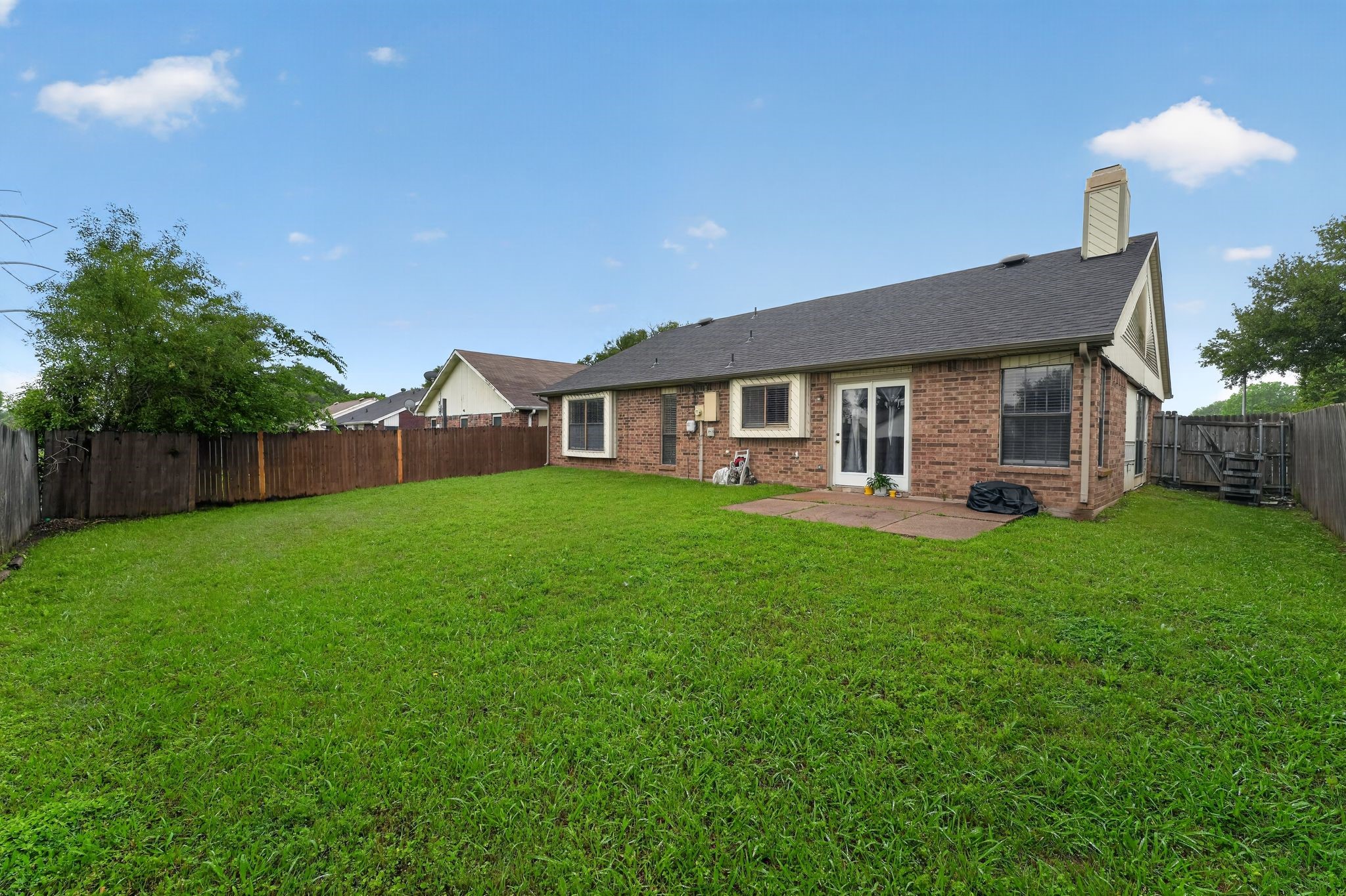 5209 Nocona Lane Arlington TX 76018