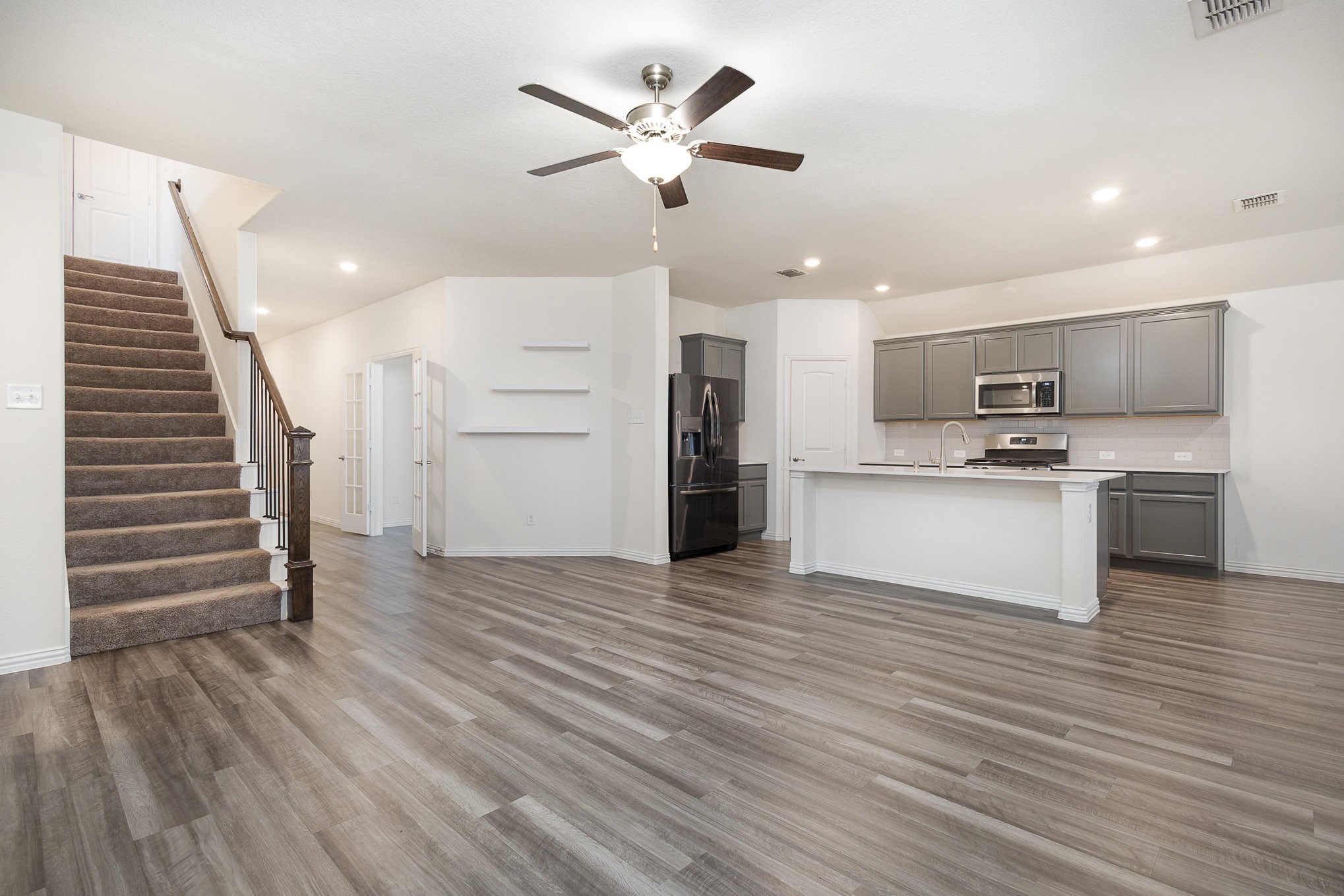 704 Grassland Way Arlington TX 76002