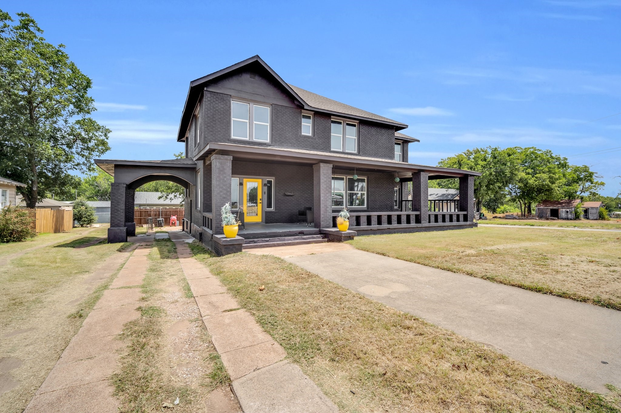 805 E Wise Street Bowie TX 76230