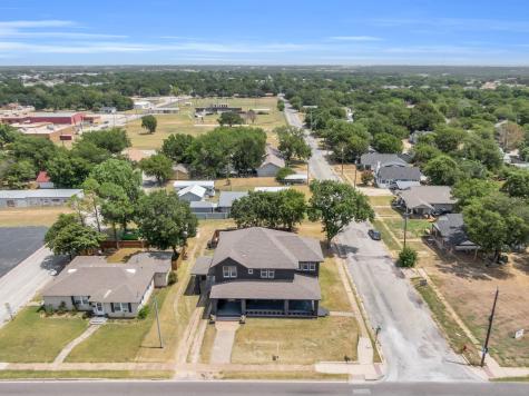 805 E Wise Street Bowie TX 76230
