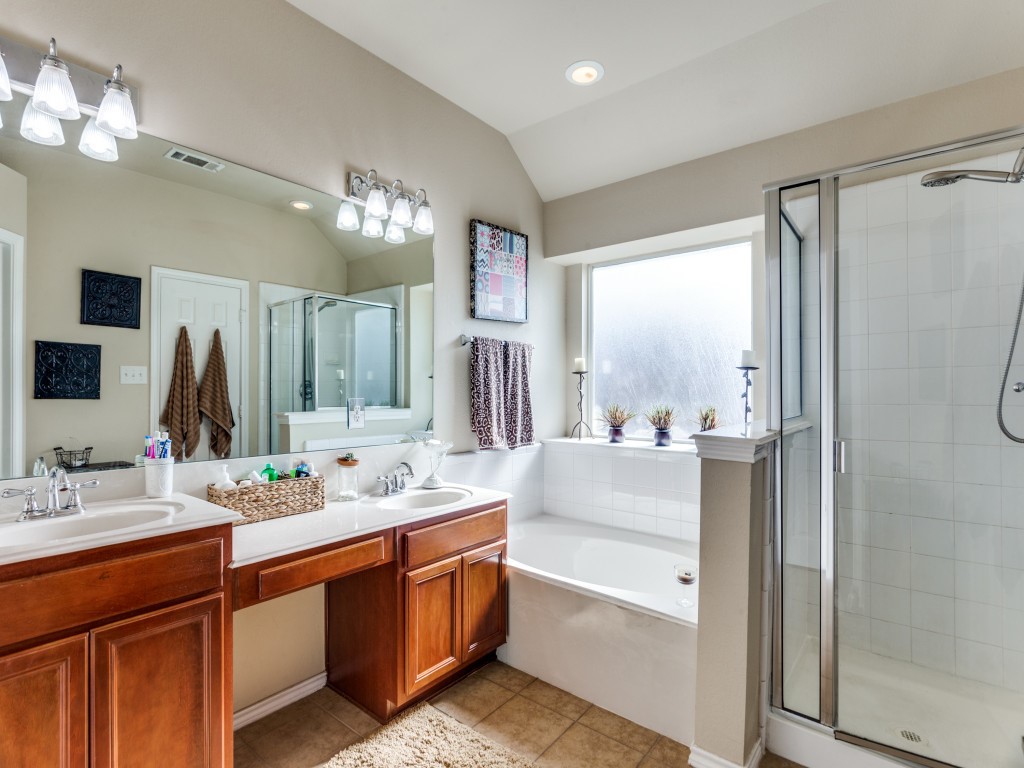 6811 Shore Breeze Court Arlington TX 76016