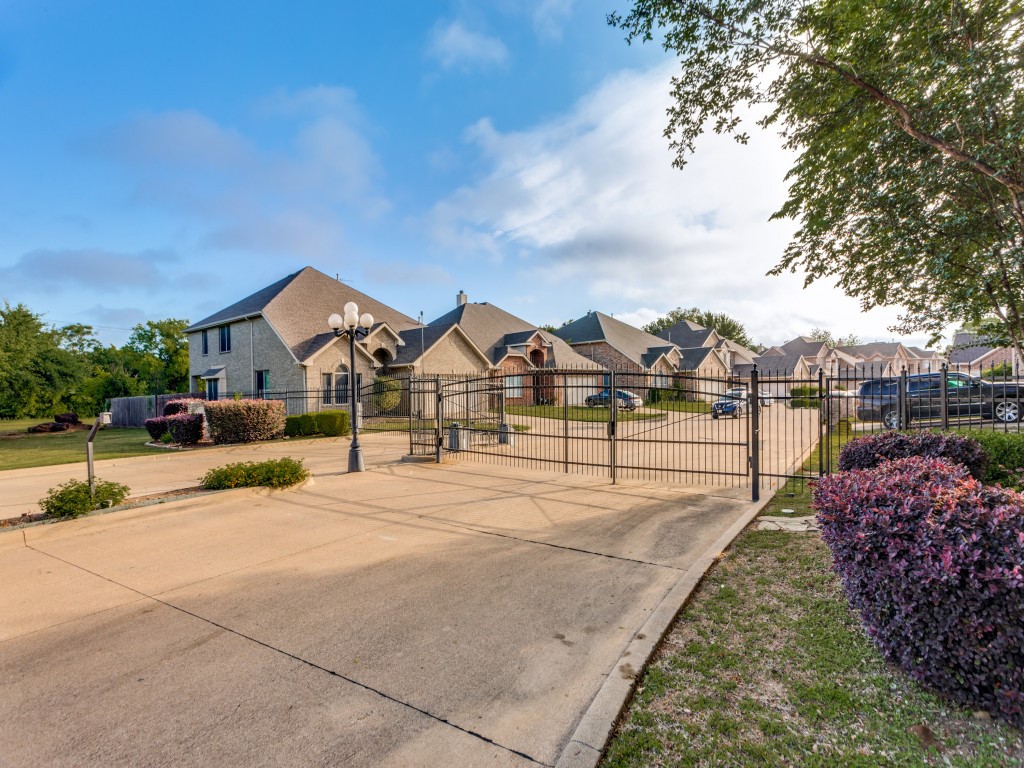 6811 Shore Breeze Court Arlington TX 76016
