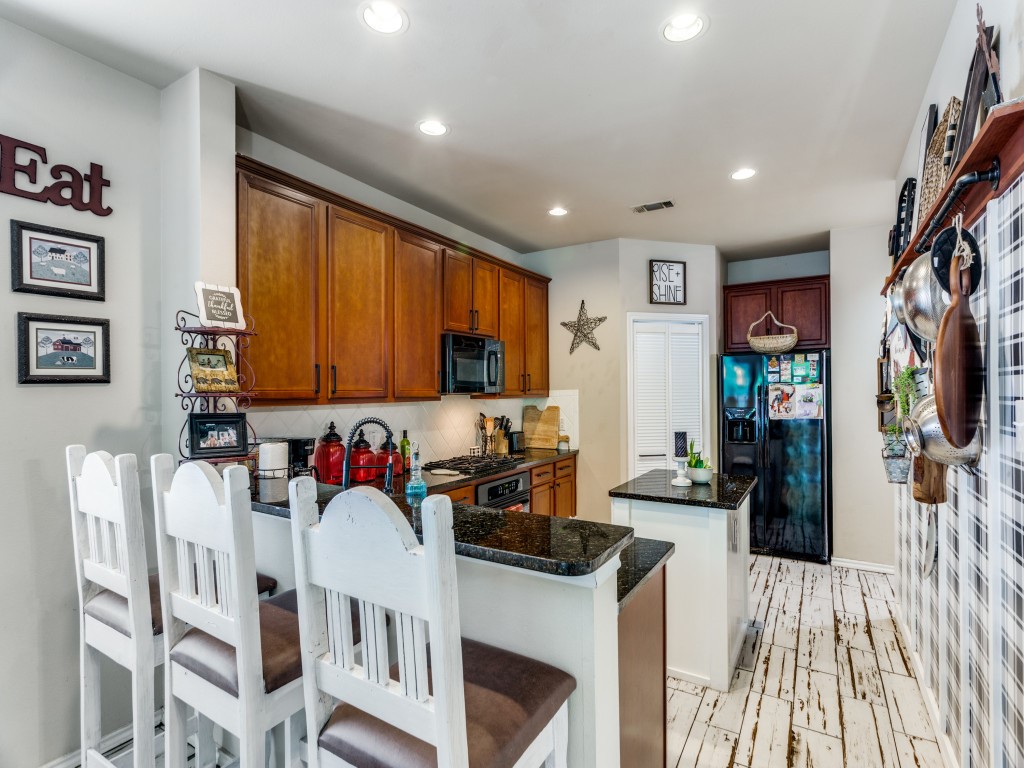 6811 Shore Breeze Court Arlington TX 76016