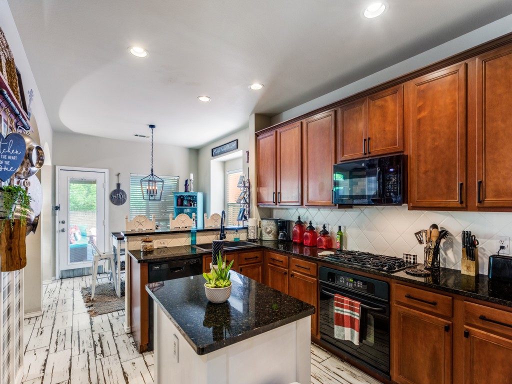 6811 Shore Breeze Court Arlington TX 76016