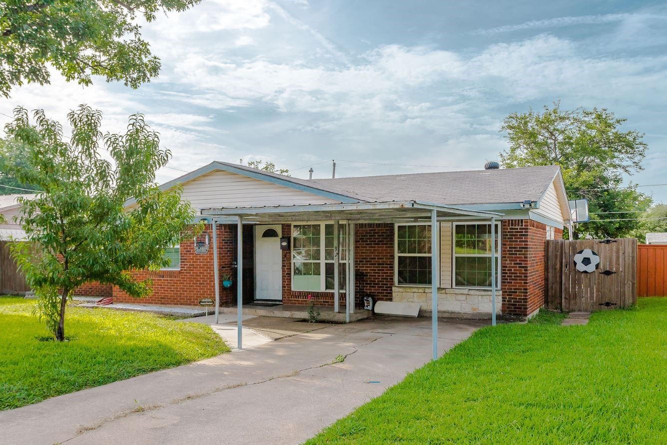 2370 Blue Creek Drive Dallas TX 75216