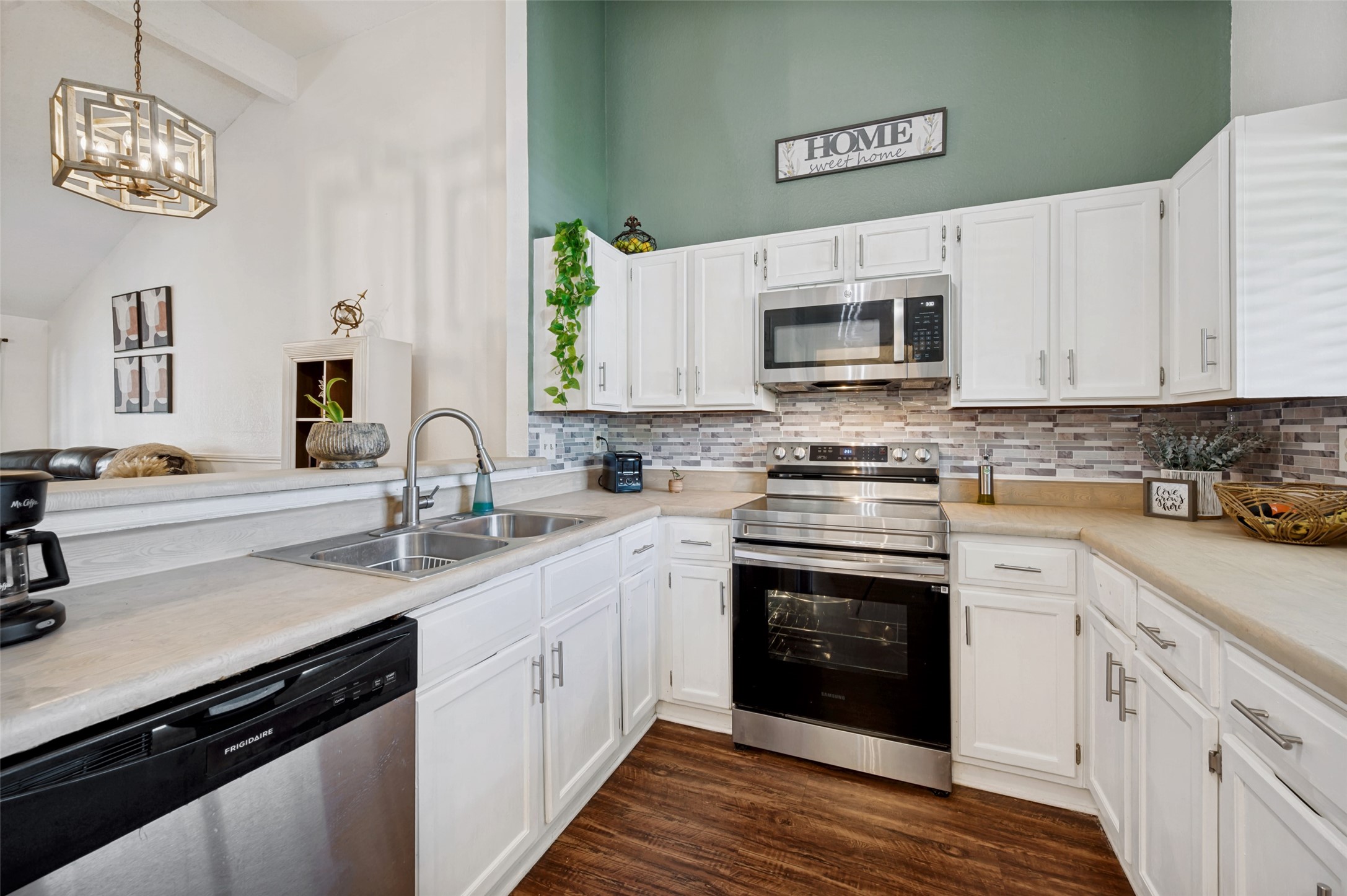 109 Hickory Springs Drive Euless TX 76039
