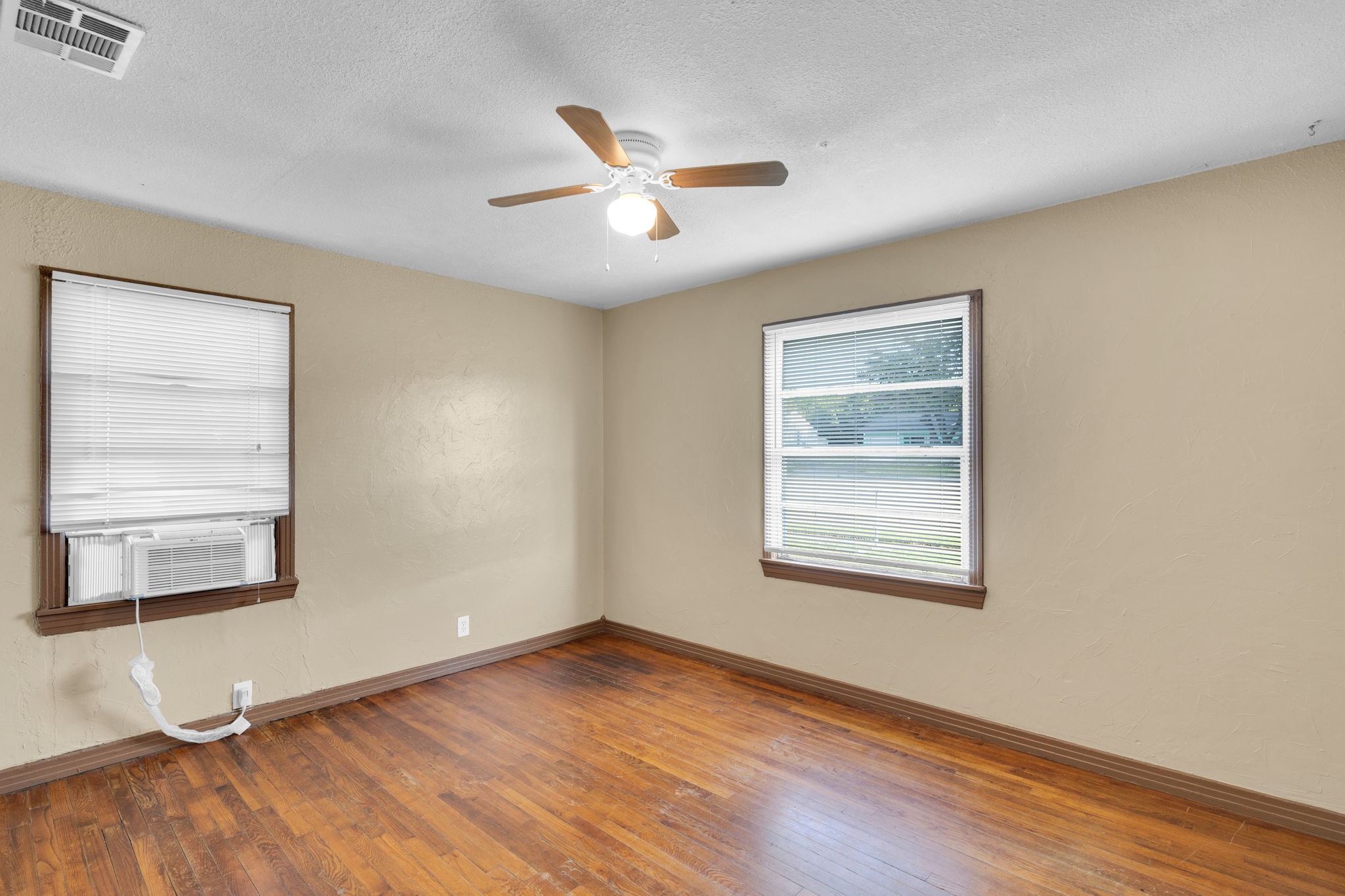 202 W Wheatland Road Duncanville TX 75116
