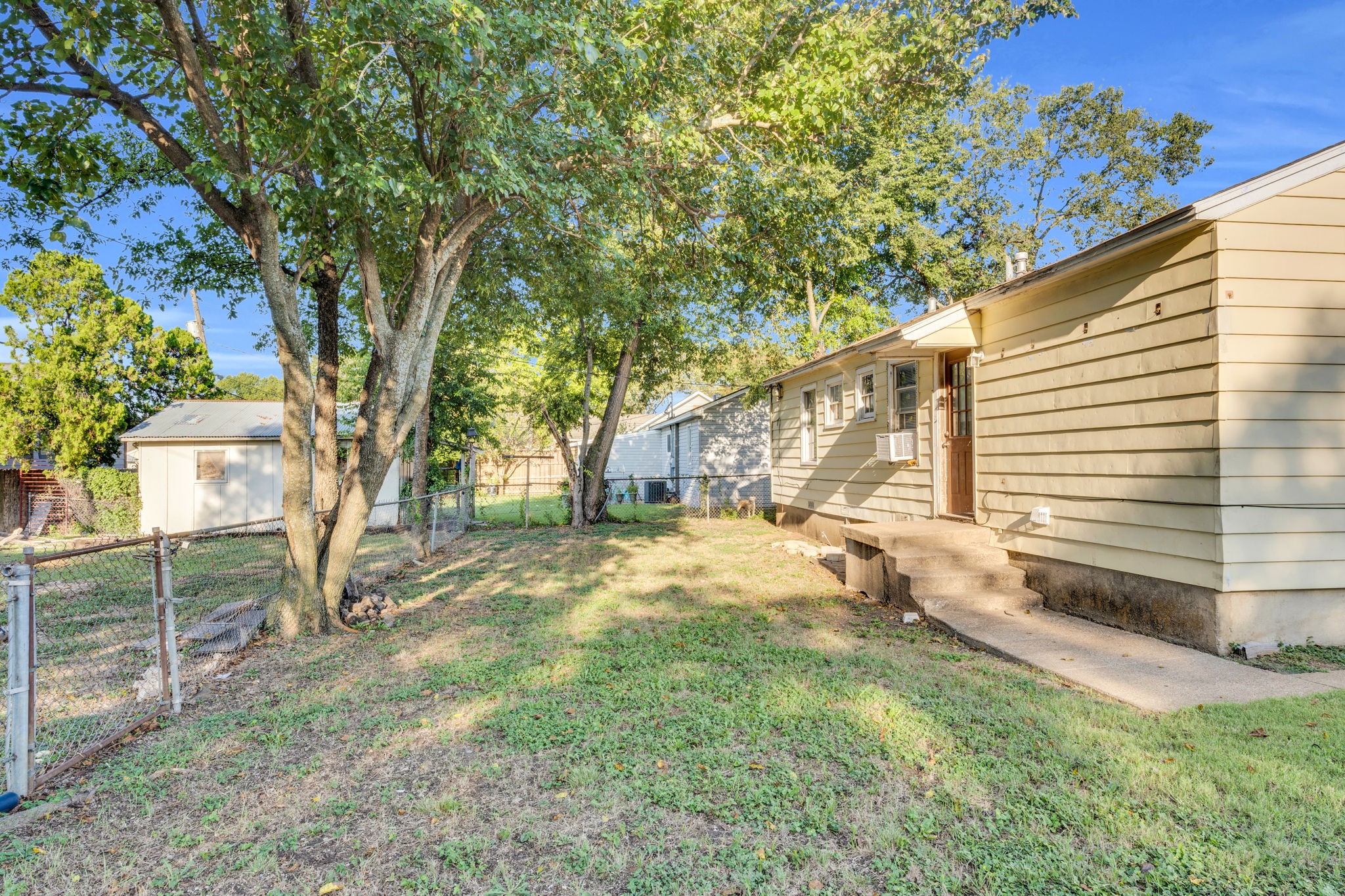 202 W Wheatland Road Duncanville TX 75116