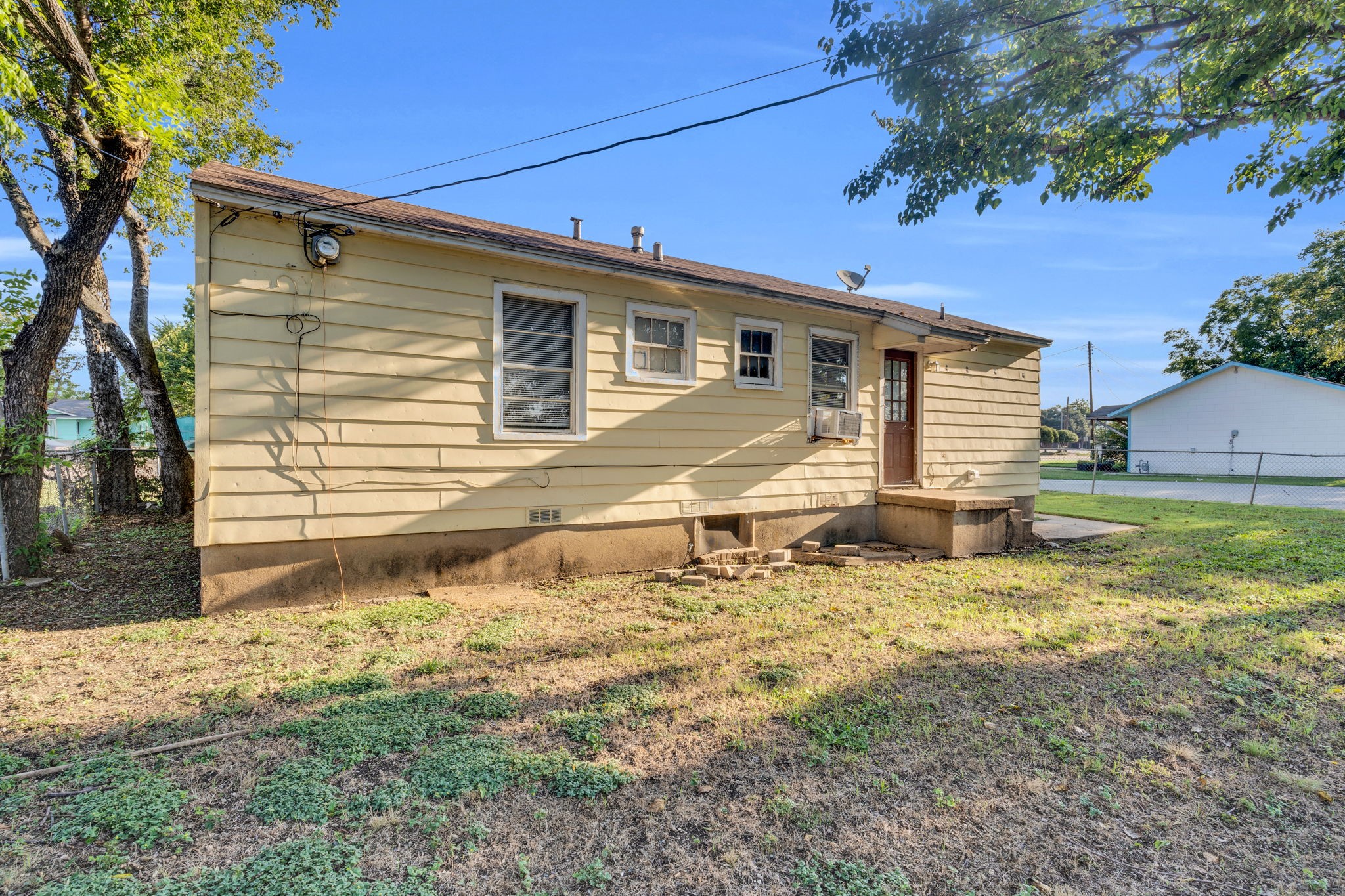 202 W Wheatland Road Duncanville TX 75116