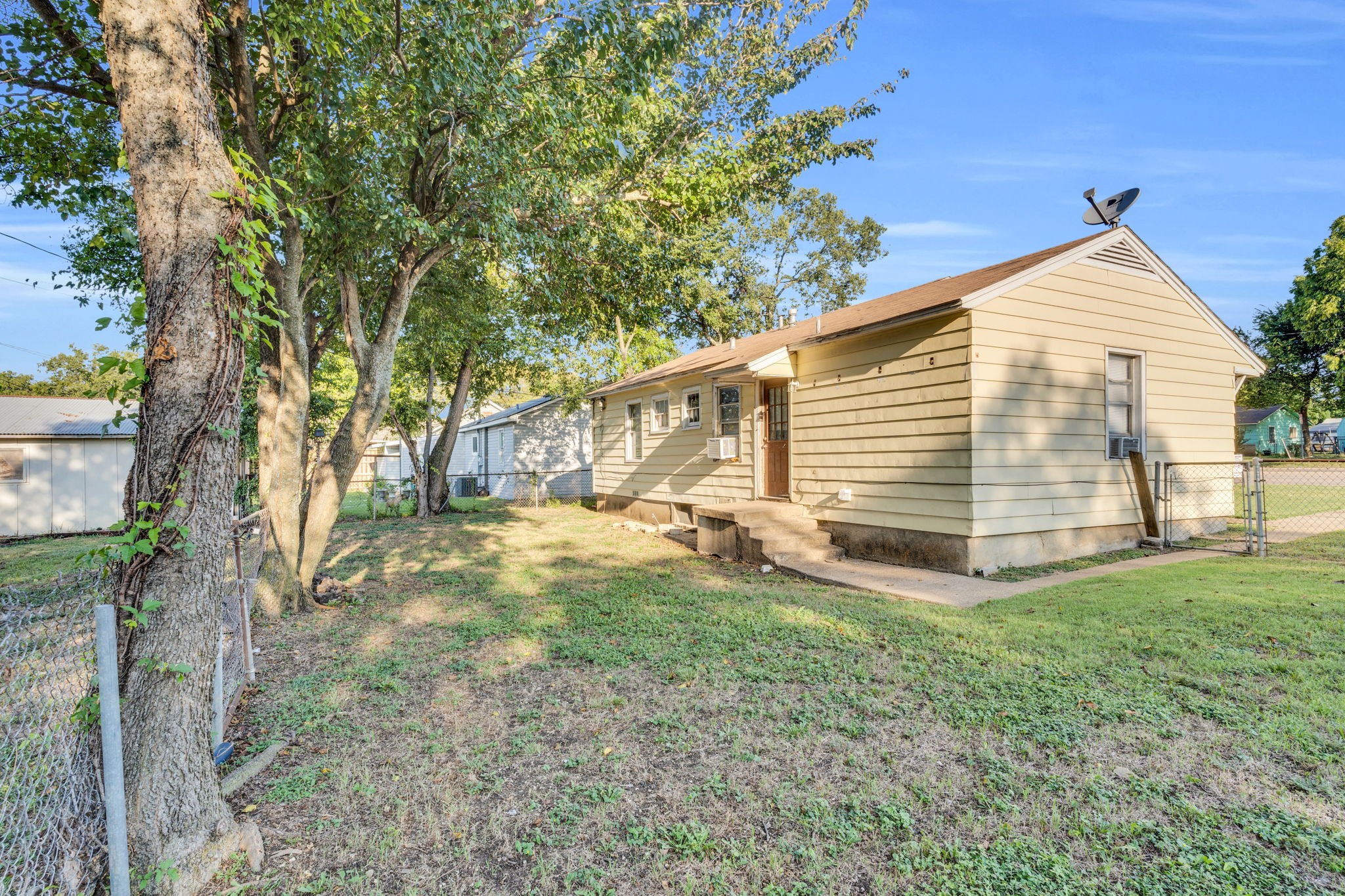 202 W Wheatland Road Duncanville TX 75116