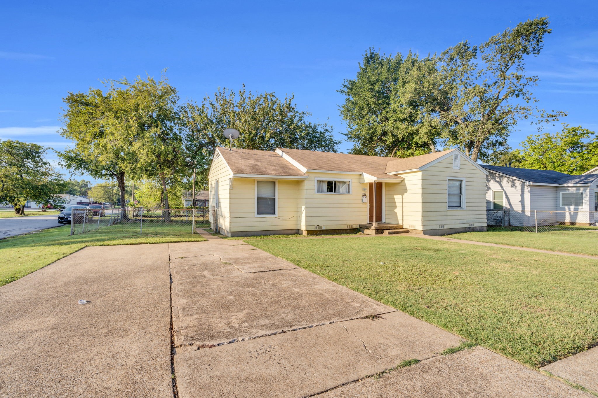 202 W Wheatland Road Duncanville TX 75116