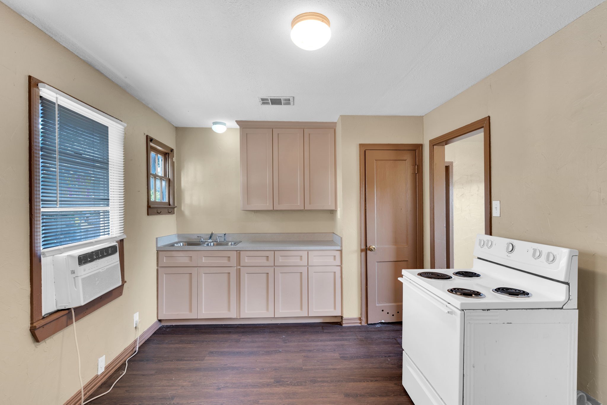 202 W Wheatland Road Duncanville TX 75116