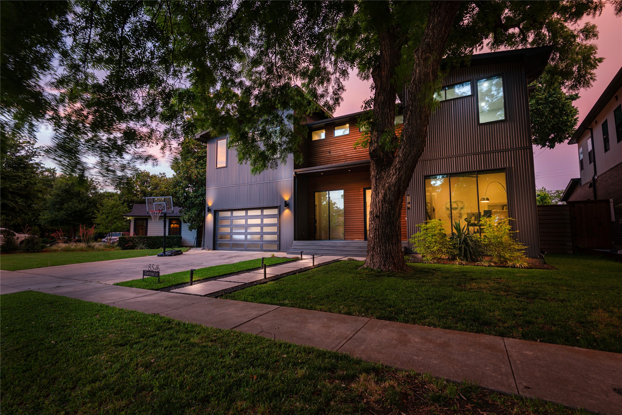 8546 Glencrest Lane Dallas TX 75209