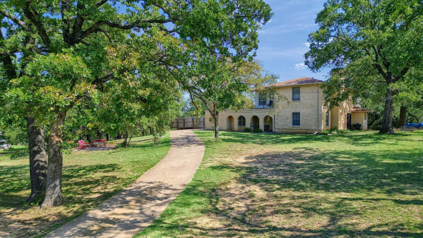 592 River Oaks Lane Denison TX 75021