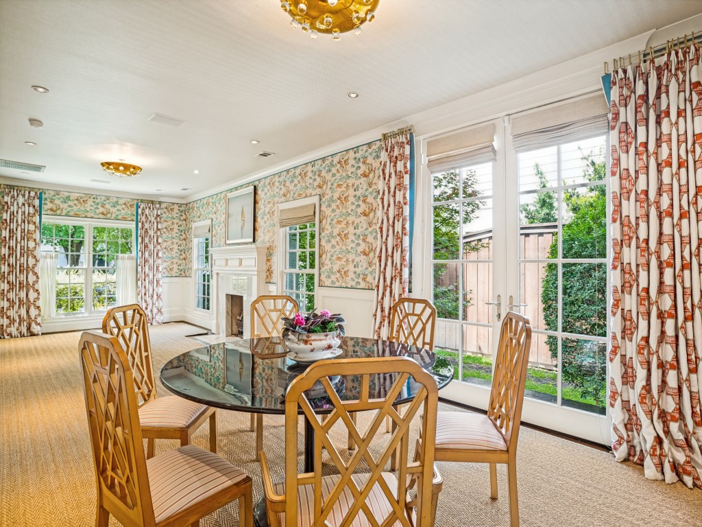 4672 S Versailles Avenue Highland Park TX 75209