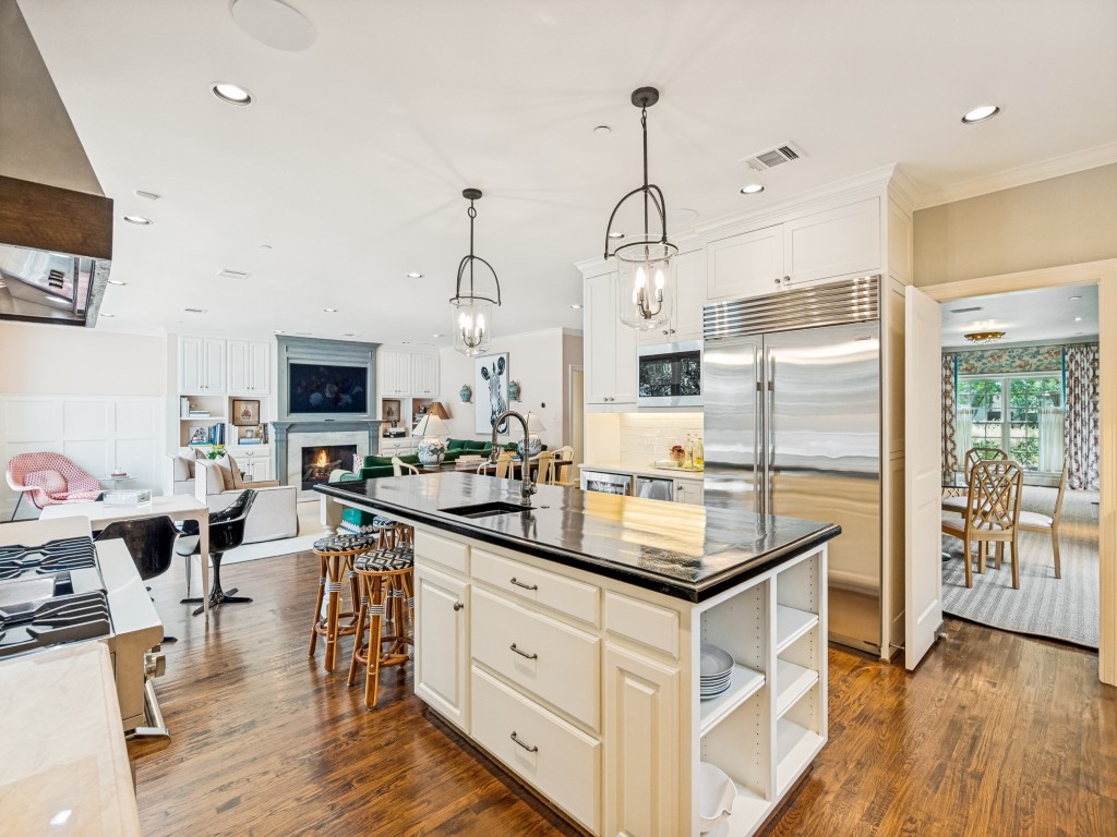 4672 S Versailles Avenue Highland Park TX 75209
