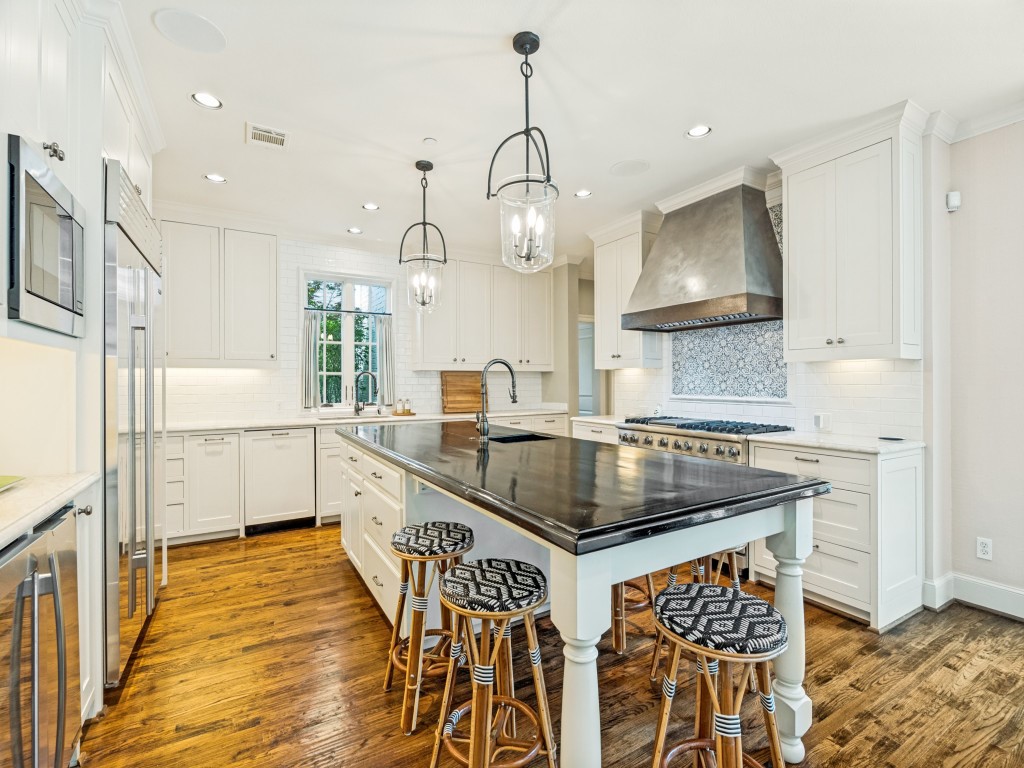 4672 S Versailles Avenue Highland Park TX 75209
