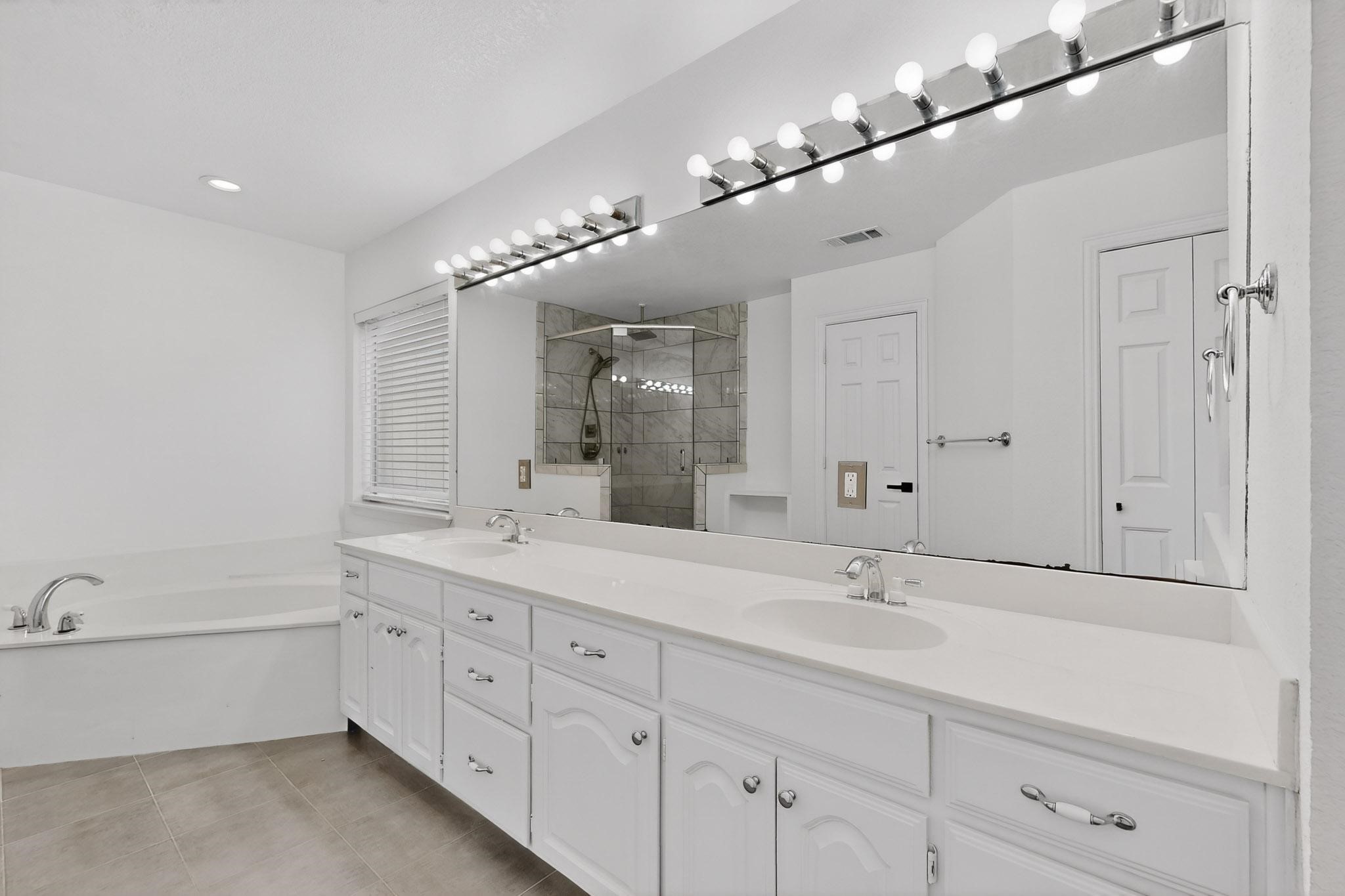 714 Ashbrook Court Euless TX 76039