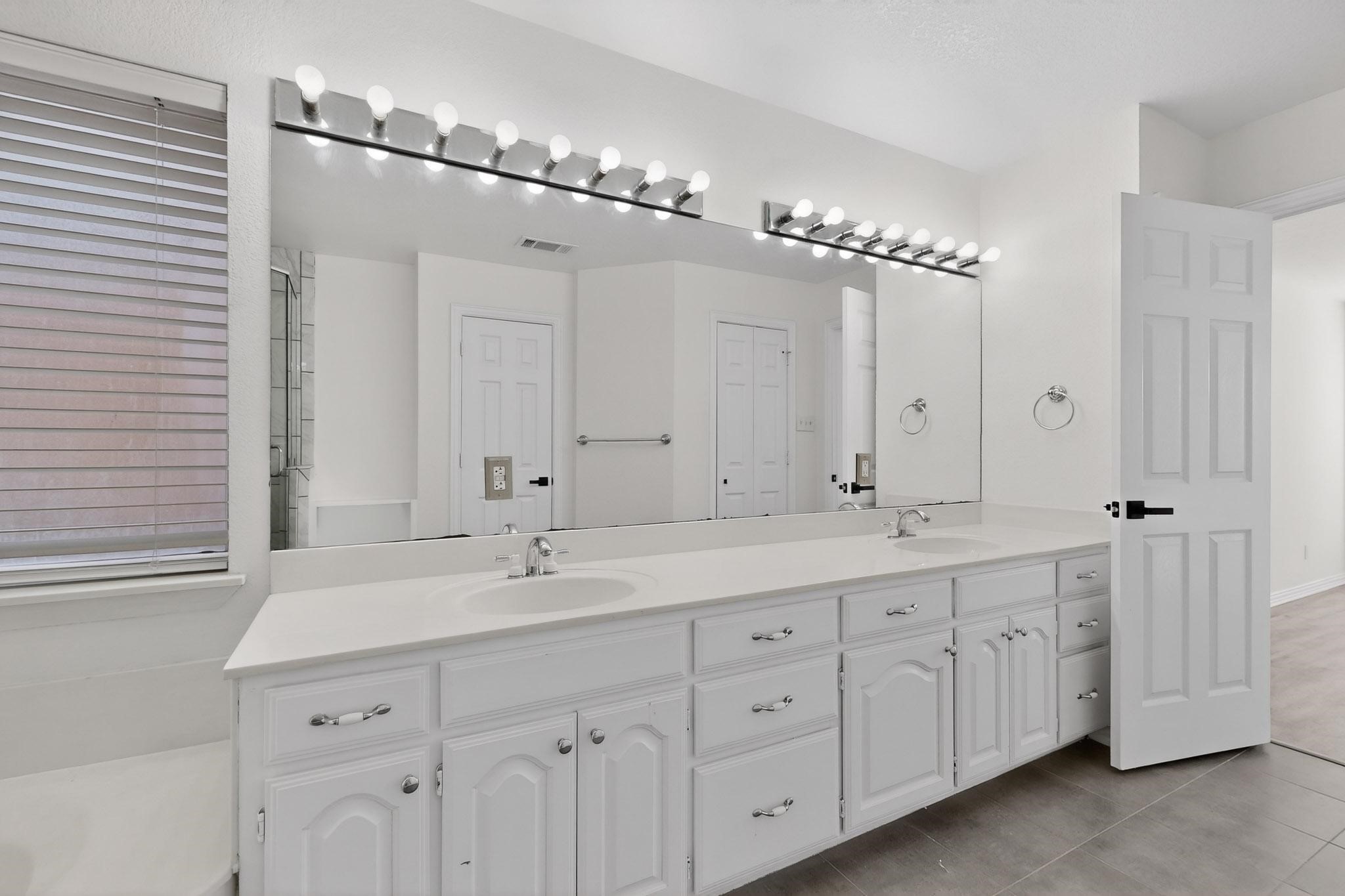 714 Ashbrook Court Euless TX 76039