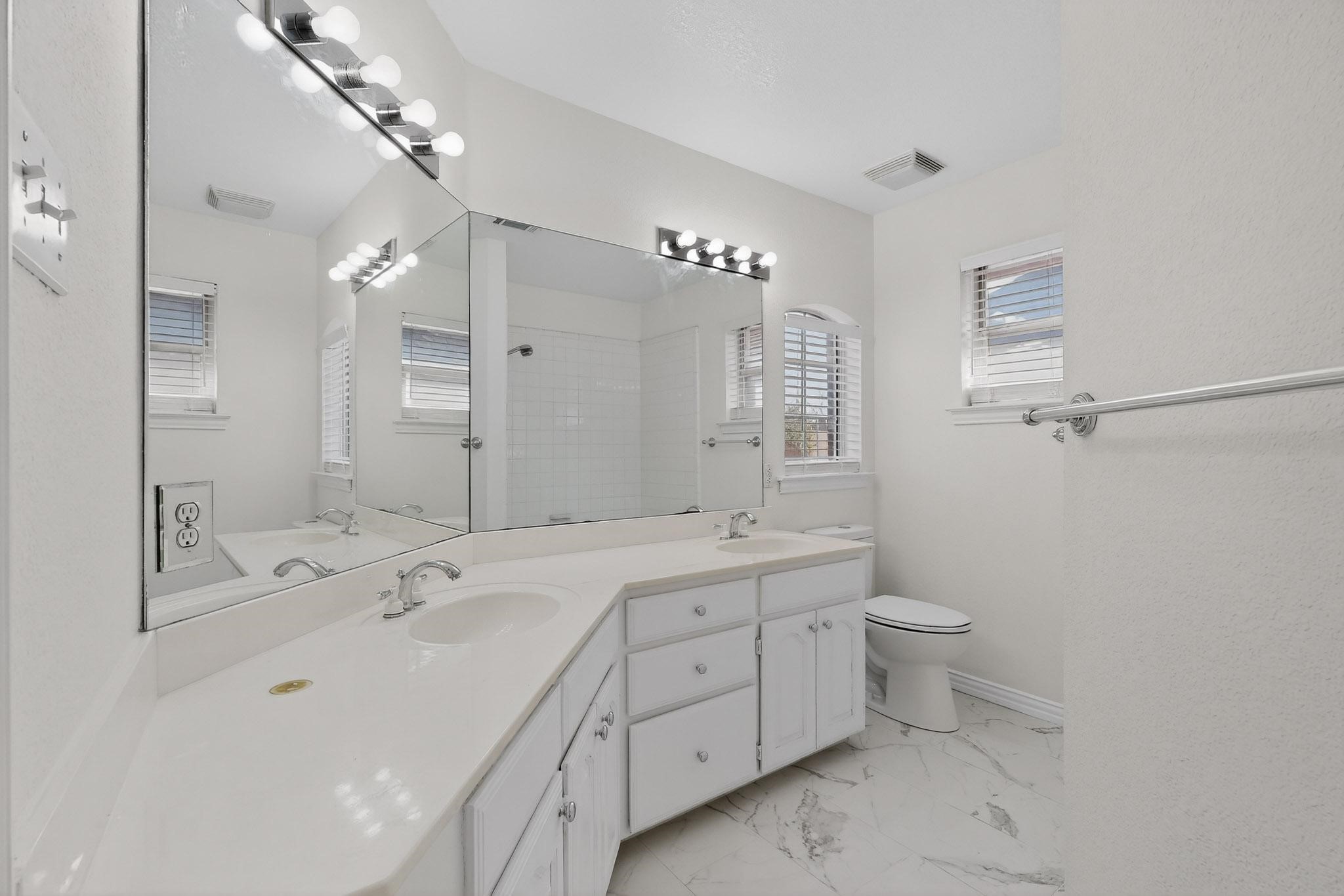 714 Ashbrook Court Euless TX 76039