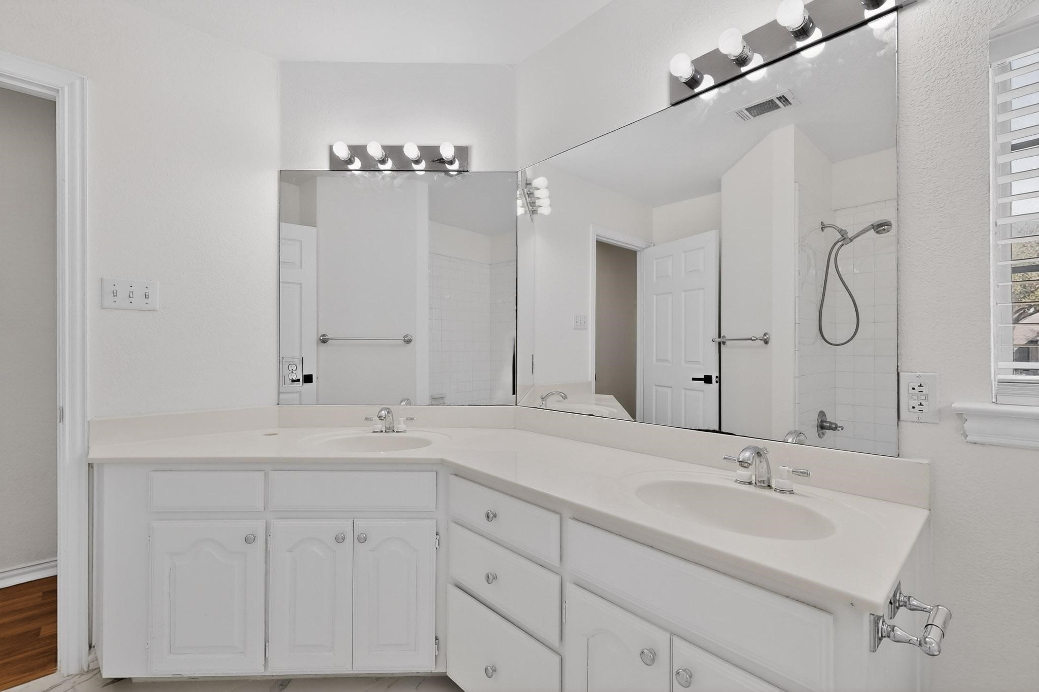 714 Ashbrook Court Euless TX 76039