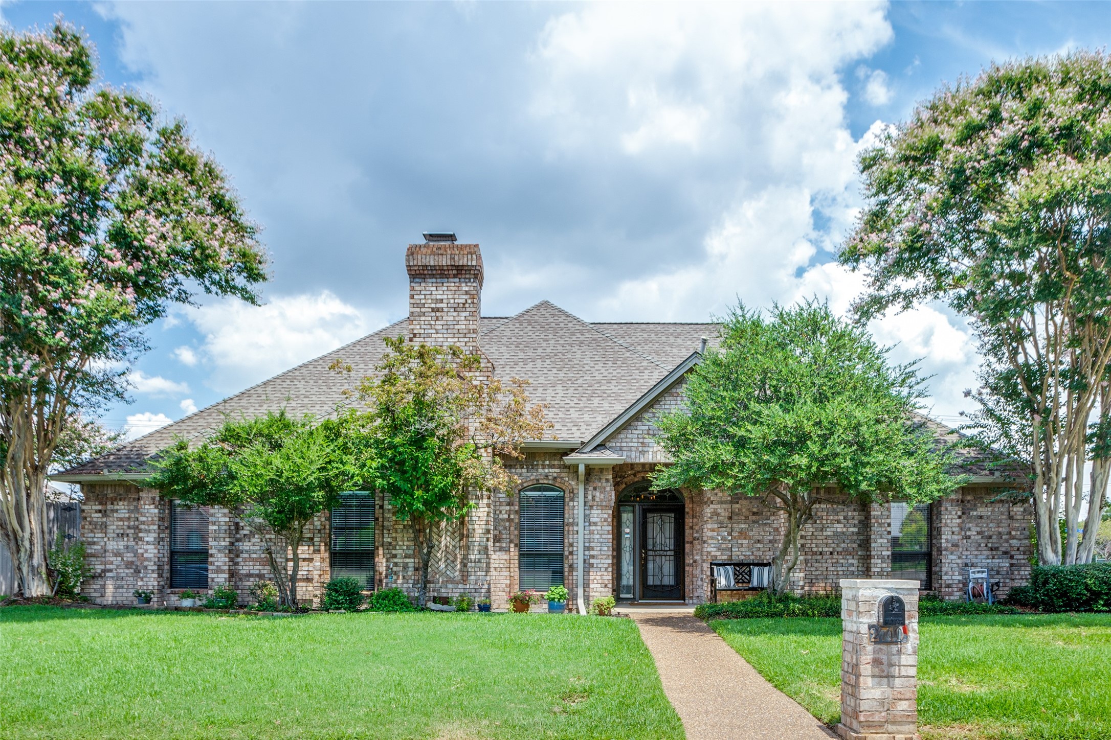2740 Laurel Valley Lane Arlington TX 76006