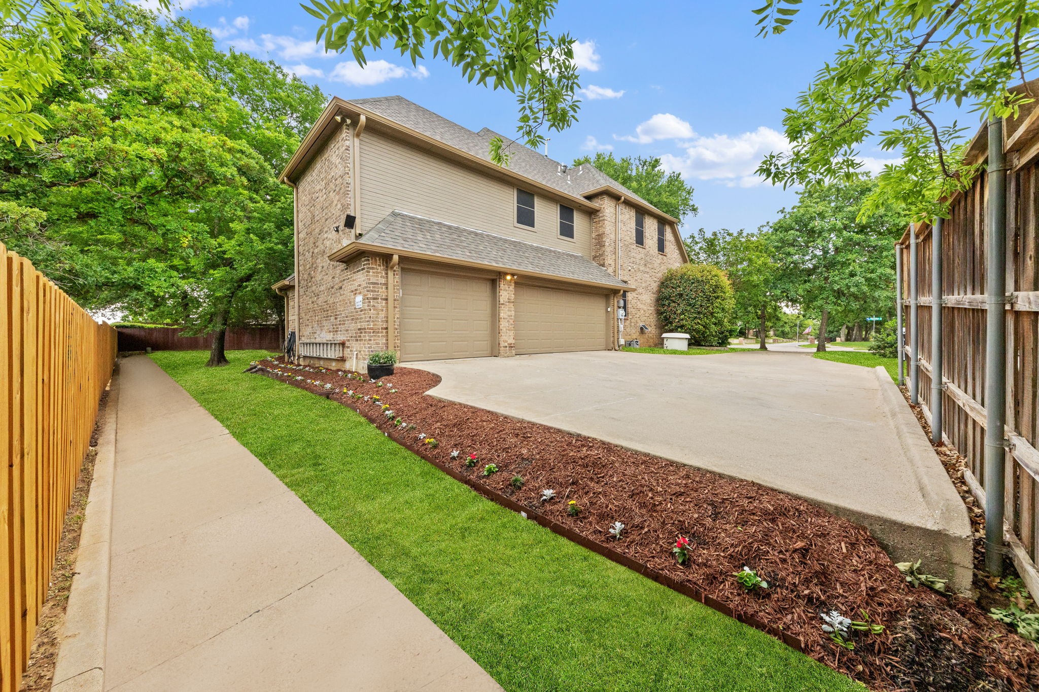9121 Thornridge Drive North Richland Hills TX 76182