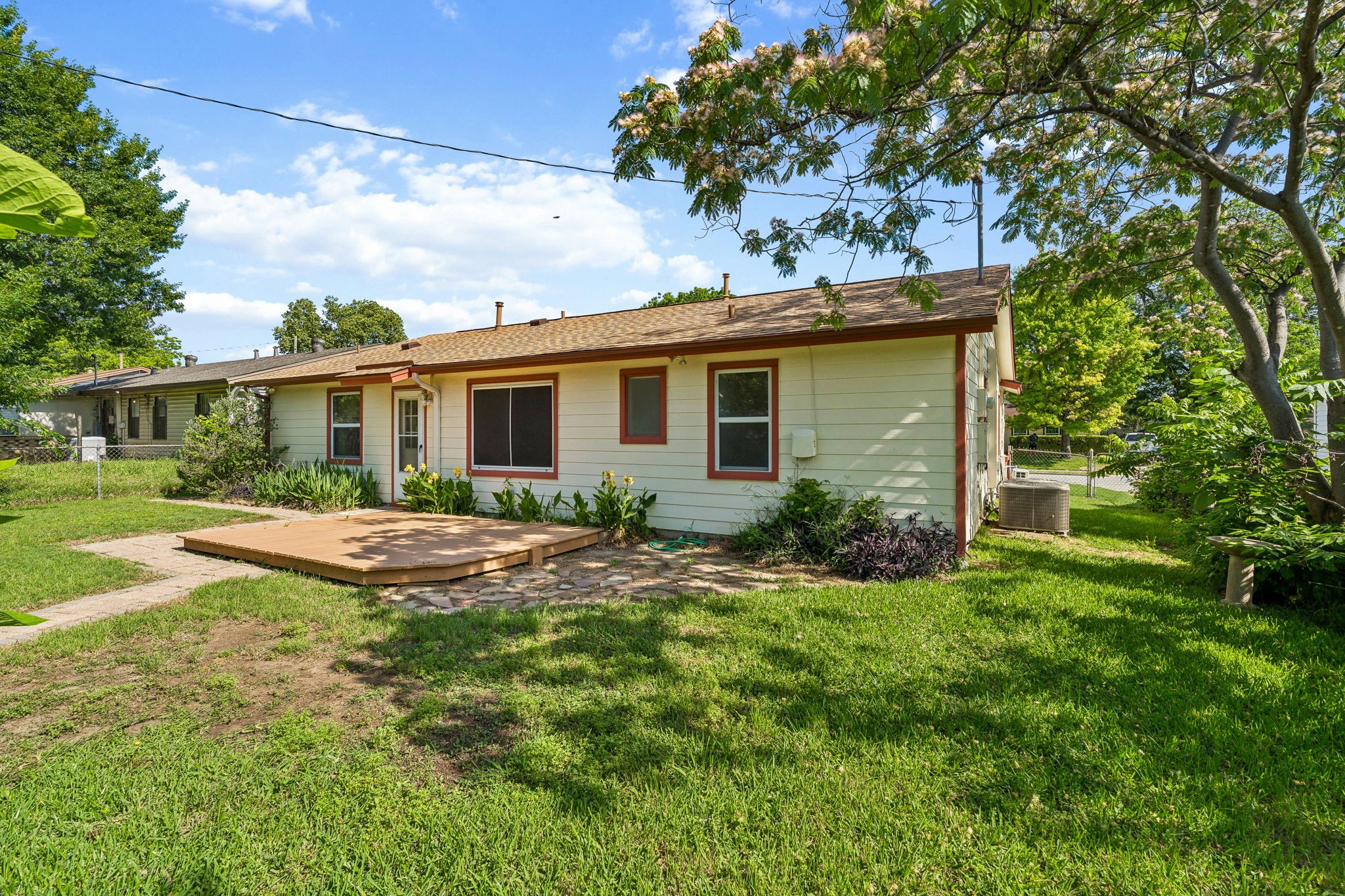 1822 Finley Road Irving TX 75062