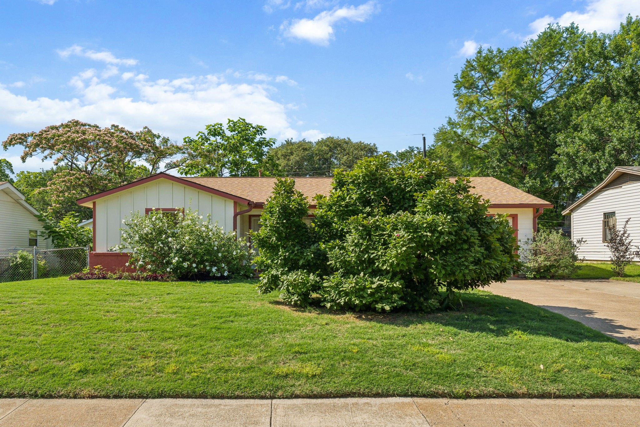 1822 Finley Road Irving TX 75062