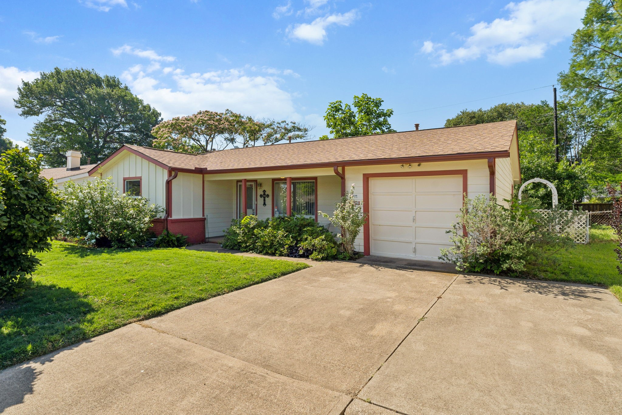 1822 Finley Road Irving TX 75062