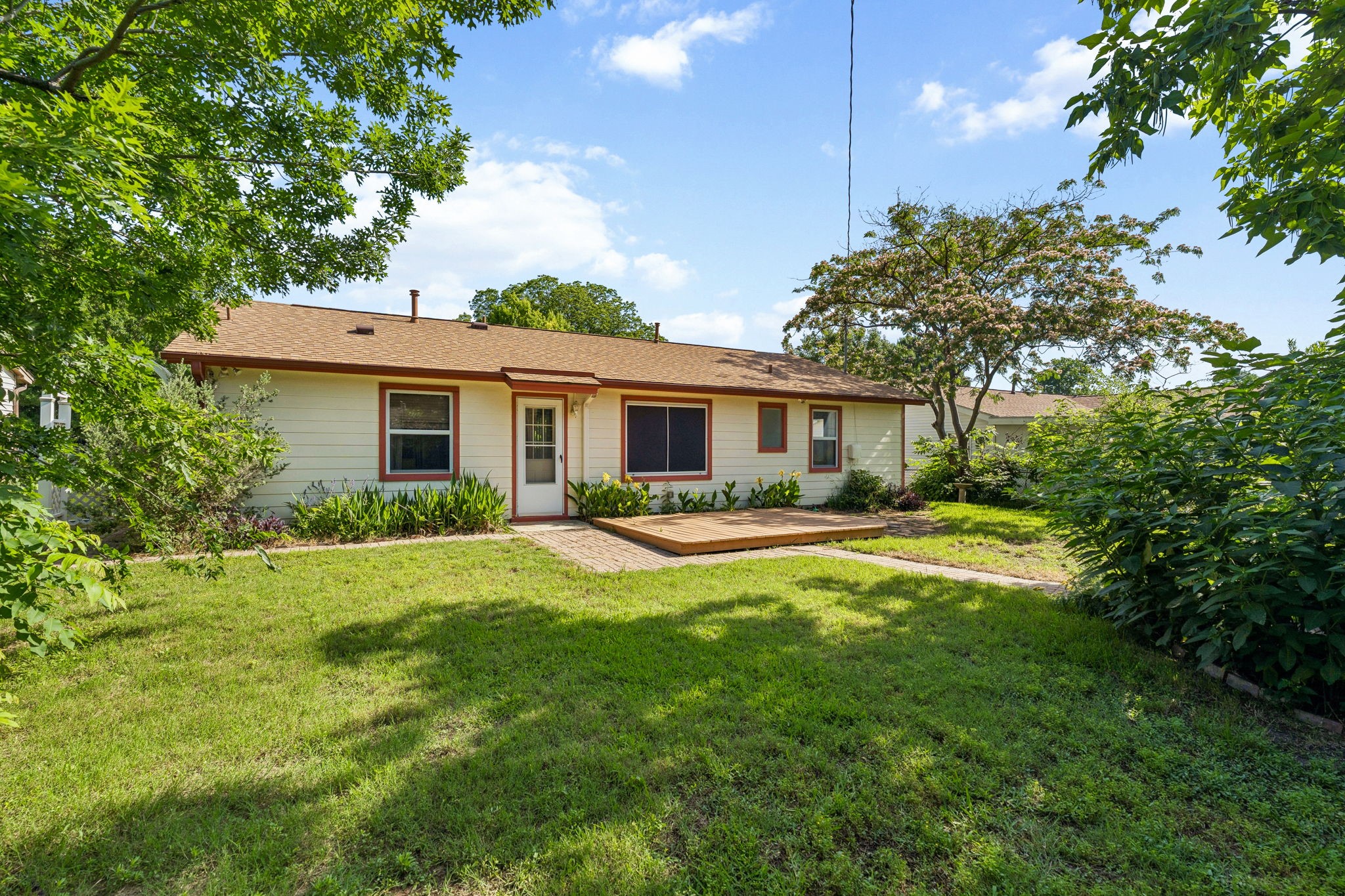 1822 Finley Road Irving TX 75062