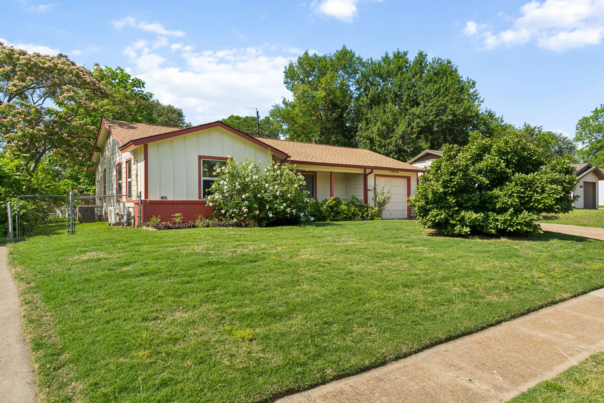 1822 Finley Road Irving TX 75062