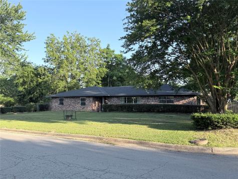 404 Montgomery Street Pittsburg TX 75686